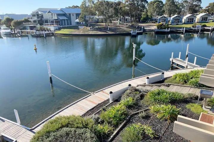 The View - Captains Cove Waterfront Resort Paynesville Exterior foto