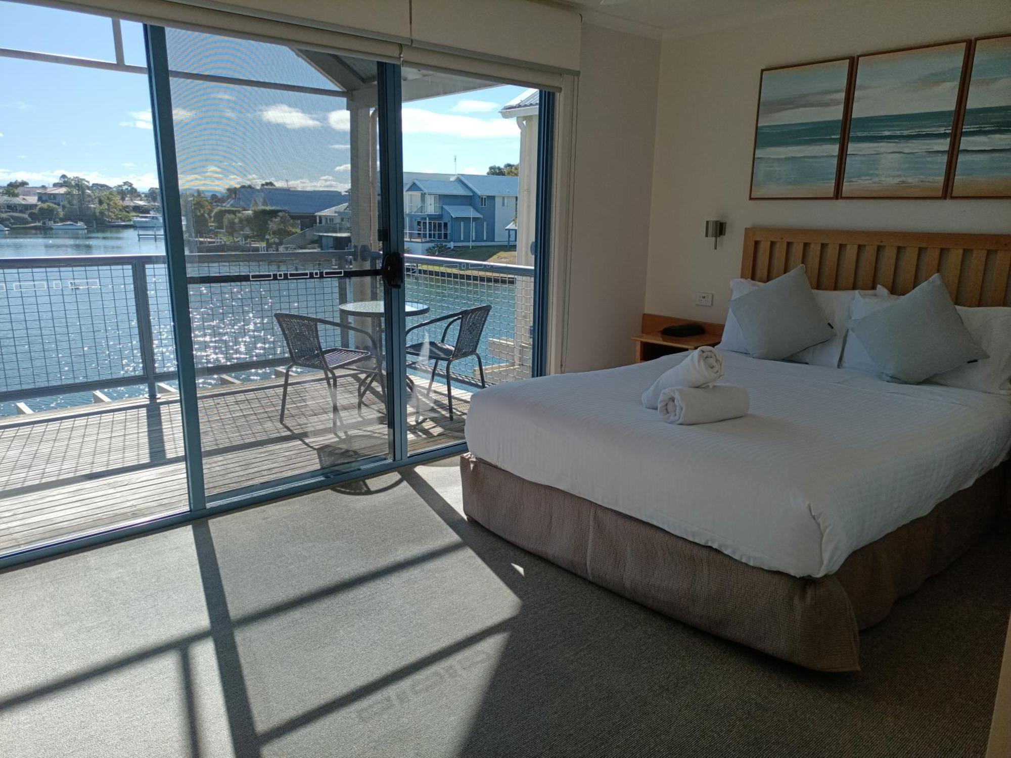 The View - Captains Cove Waterfront Resort Paynesville Exterior foto