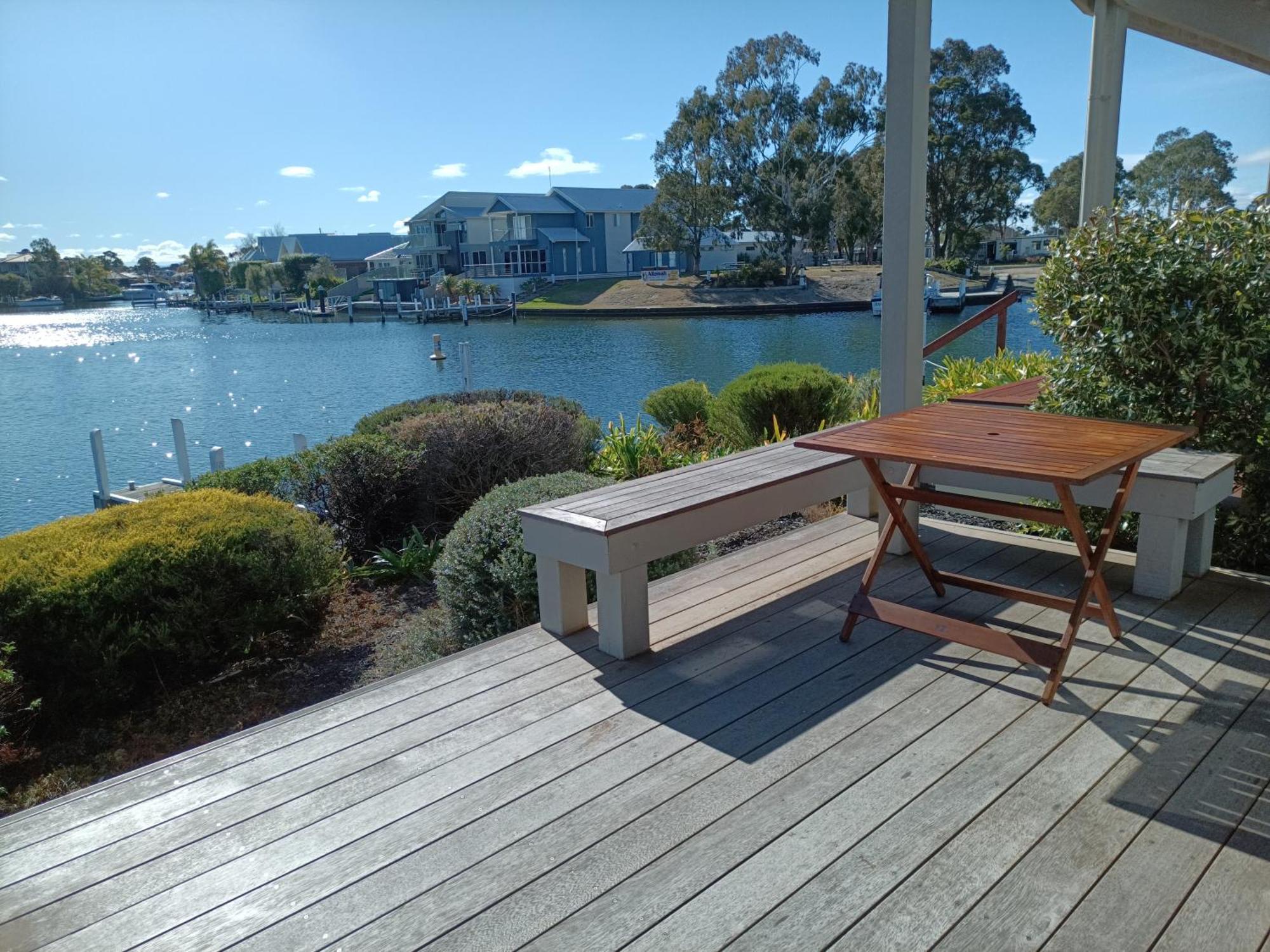 The View - Captains Cove Waterfront Resort Paynesville Exterior foto